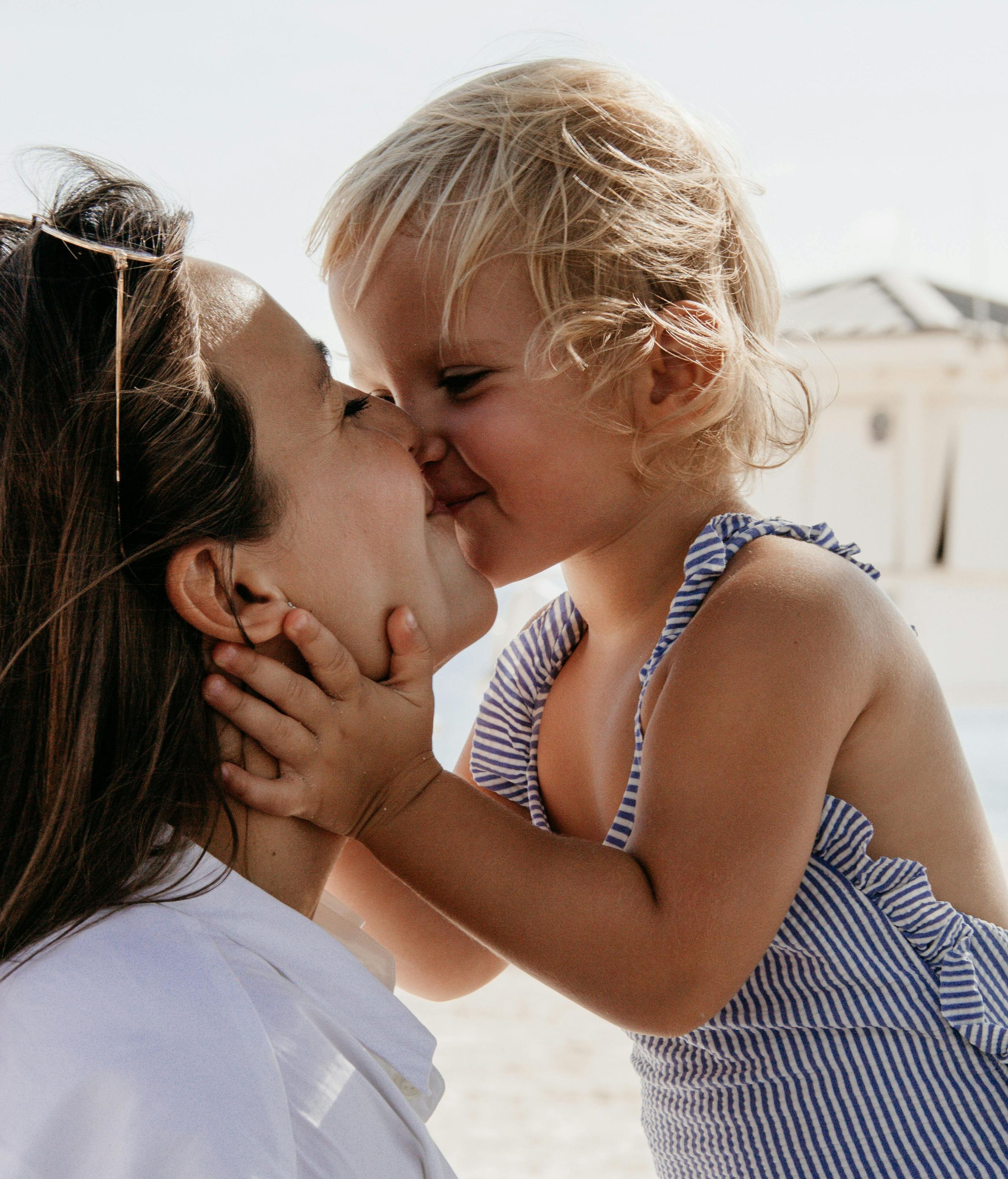 Tus hijos necesitan tu apoyo emocional. FUENTE: Pexels