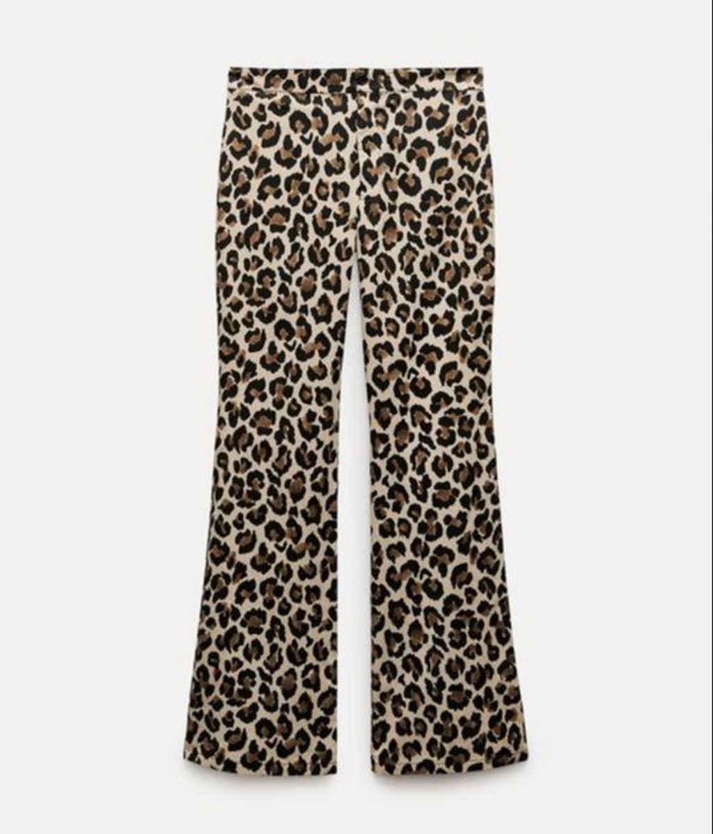 El pantalón viral de Zara con estampado de leopardo
