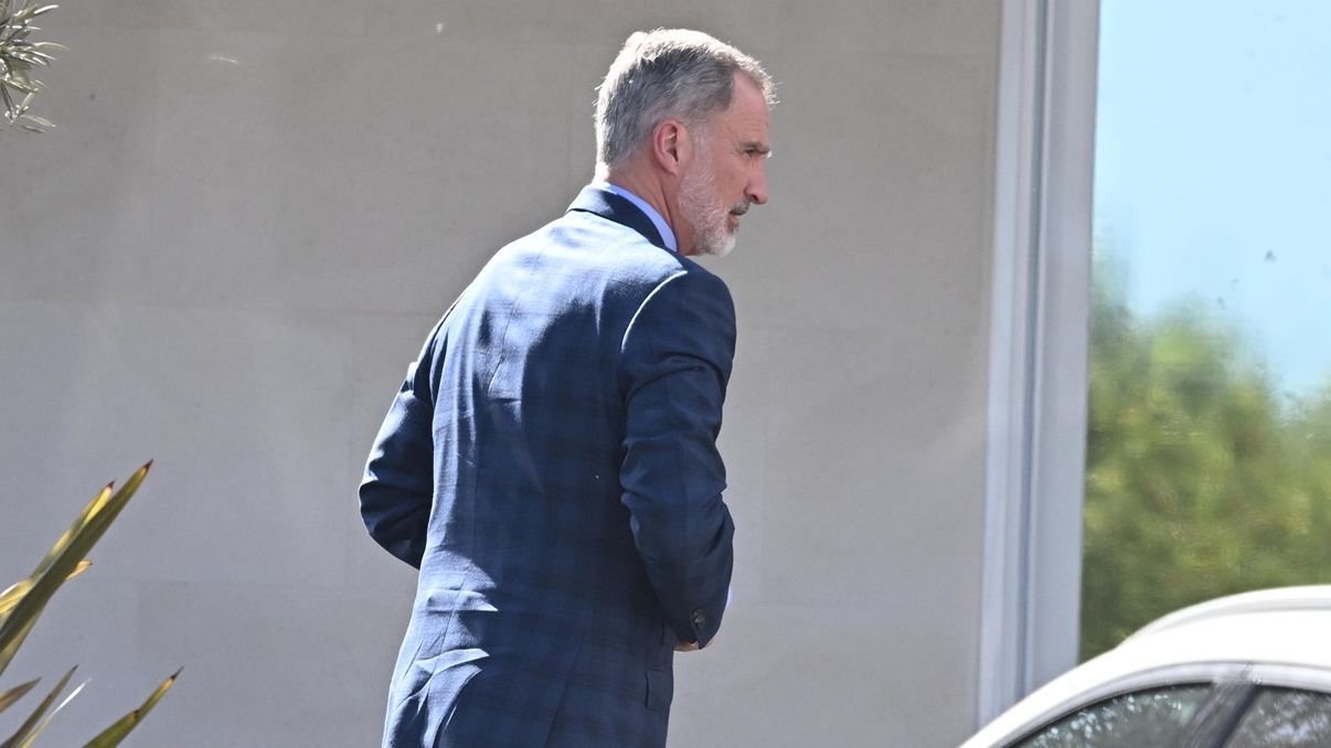 Felipe VI en su llegada a la Clínica Ruber.