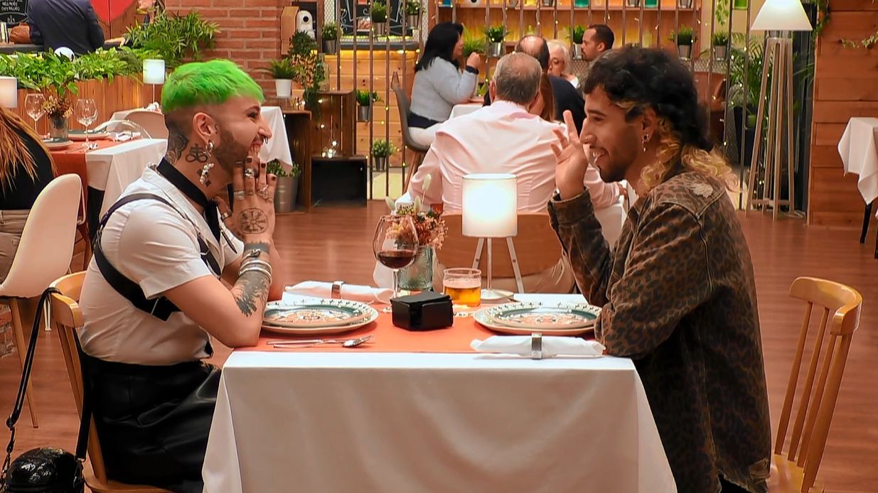 Manu y Ryuk durante su cita en 'First Dates'