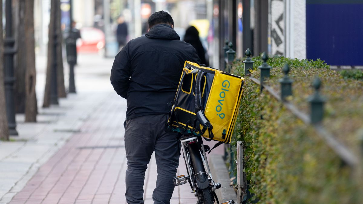 Trabajo pide investigar a Glovo por la forma de contratar a sus repartidores