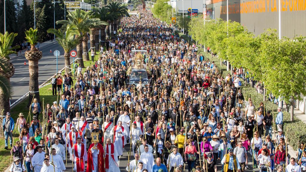 Cientos de miles de peregrinos participan en la romería de la Santa Faz