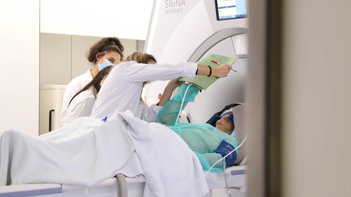 El Hospital Germans Trias de Badalona reduce hasta un 90% el temblor esencial y el Parkinson