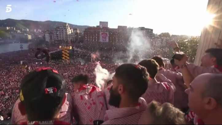 Fiestón en el Ayuntamiento de Bilbao