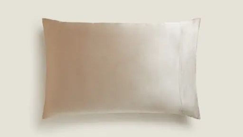 Funda de almohada de seda de Zara Home