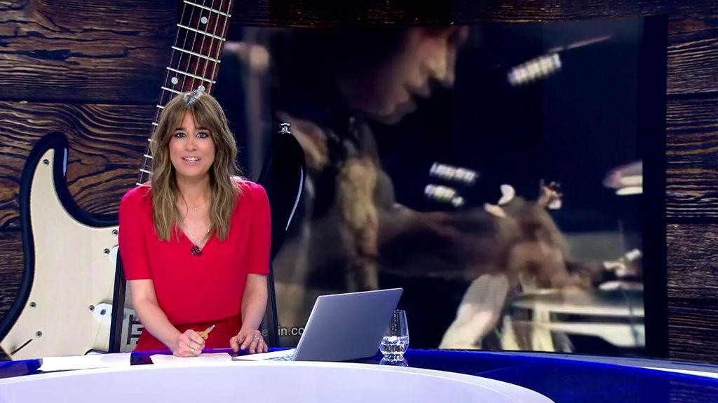 Isabel Jiménez se acuerda de David Cantero con la mítica guitarra Stratocaster
