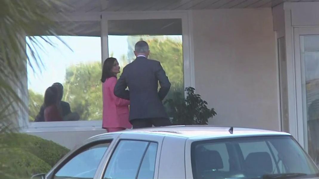 La reina Letizia visita a la reina Sofía en la Clínica Ruber
