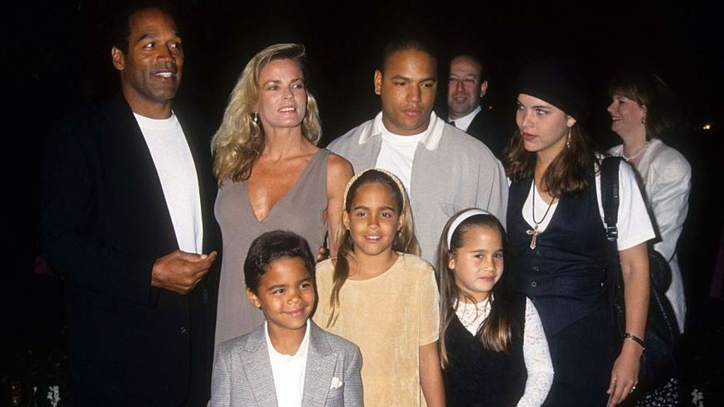O.J. Simpson, Nicole Brown Simpson y sus hijos (Jason, Sydney Brooke, Justin Ryan) (1994)