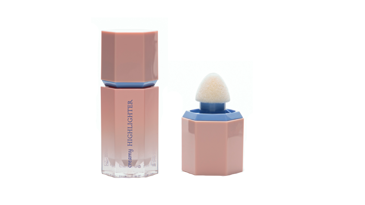 Adaptable a cualquier tono de piel y con el que podrás conseguir un acabado natural, fresco y perfecto. Prueba el Fruido facial iluminador de 'Flowers'