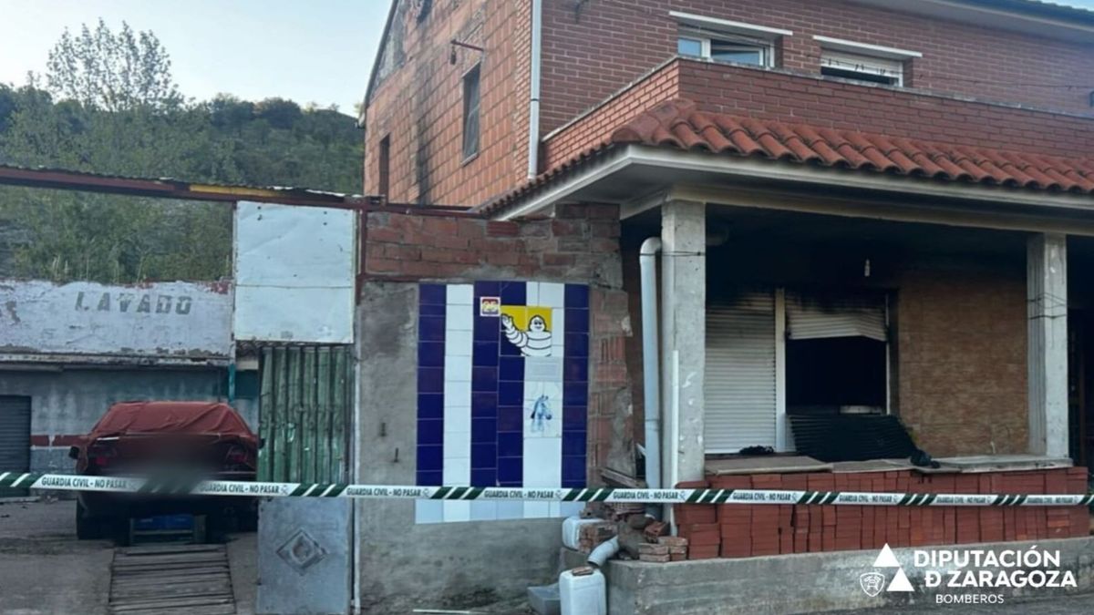 Fachada de la vivienda unifamiliar afectada por un incendio en Ateca, Zaragoza