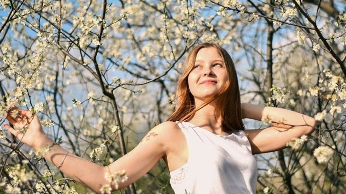 Saluda la primavera y estrena frescura en tu rostro con la nueva colección 'Flowers'