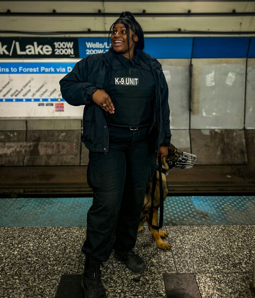 Un perro policía en el metro