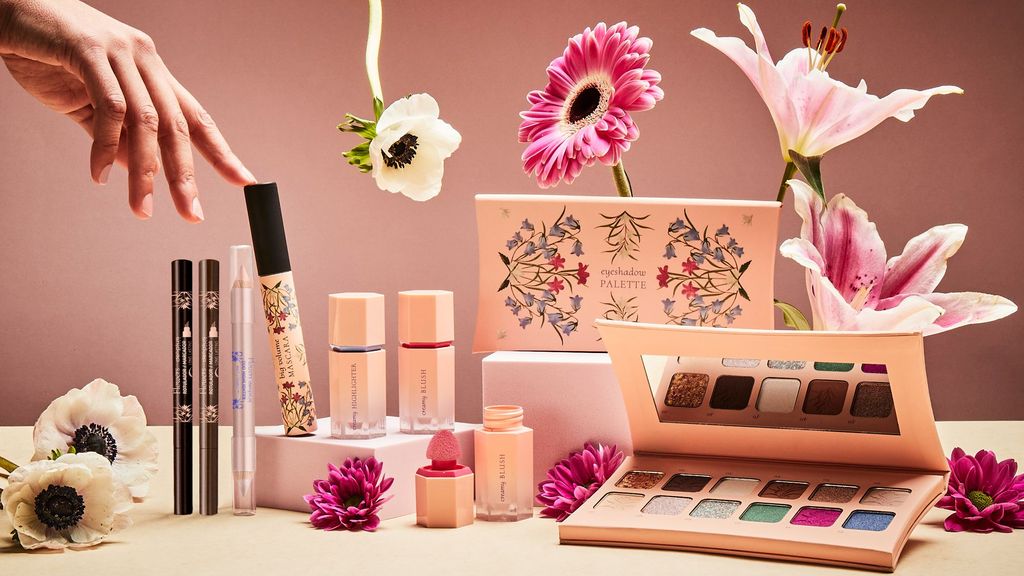 Vive la esencia de la primavera con la nueva colección de maquillaje 'Flowers'