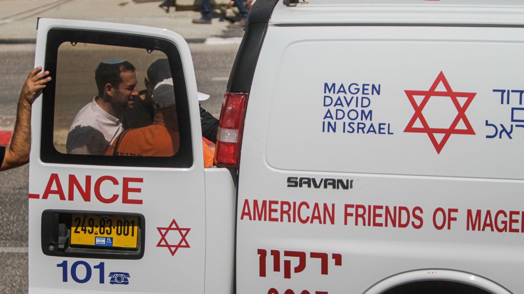 Paramédicos del el servicio nacional de emergencia y asistencia médica israelí, Magen David Adom