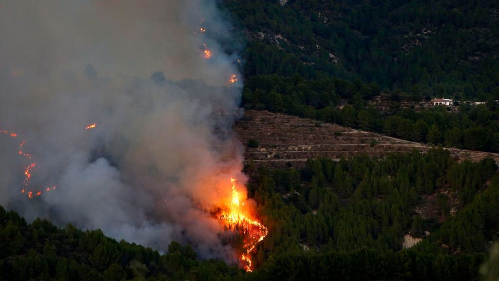 Incendio de Tárbena: el fuego se habría originado por una quema agrícola que se ha descontrolado