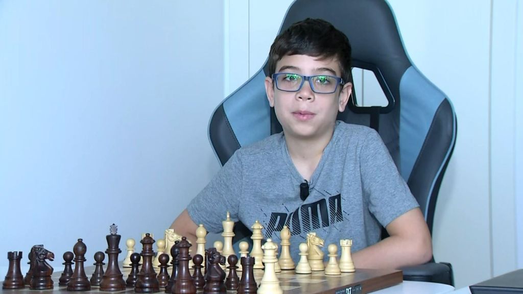 Faustino Oro, el niño prodigio del ajedrez que batió a su ídolo con 10 años: "Le dedico 4 horas al día"