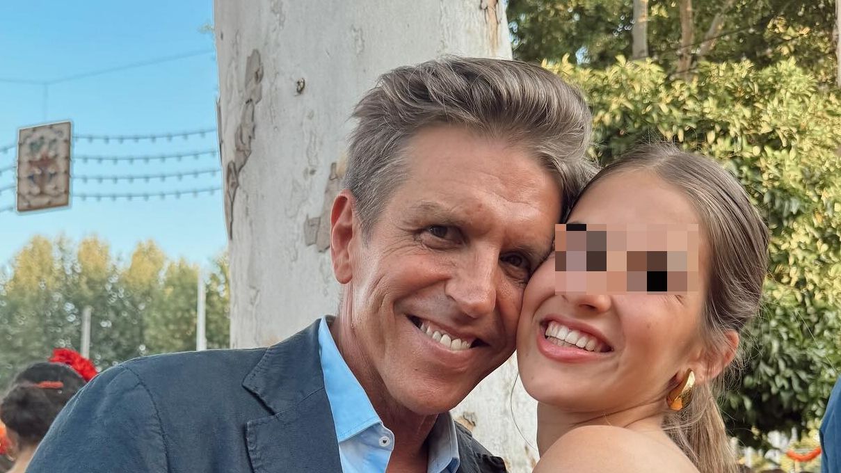 Así ha posado Manuel Díaz 'El Cordobés' junto a su hija Triana en la Feria de Abril (Imagen Instagram: @elcordobesoficial)