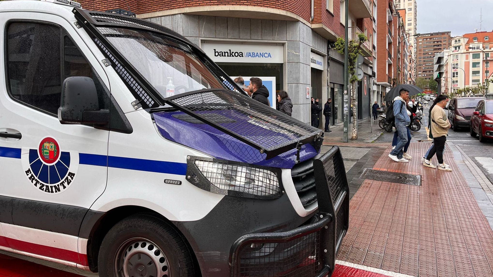 La Ertzaintza busca al atracador que habría huido hacia Basurto