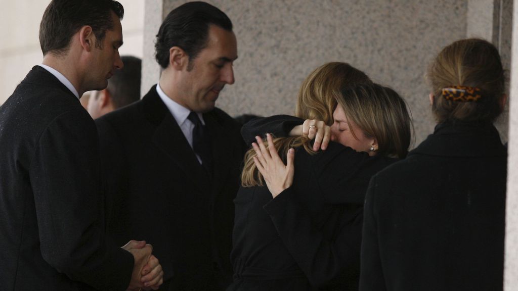 La reina de España, arropada por su familia política tras la muerte de su hermana