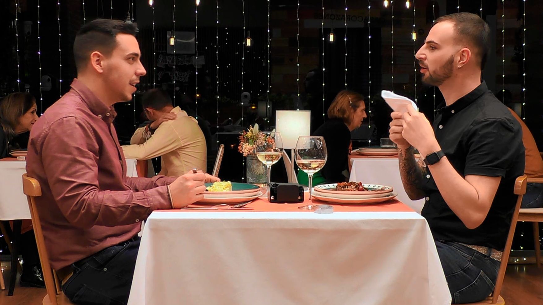 Roger y Uma durante su cita en 'First Dates'