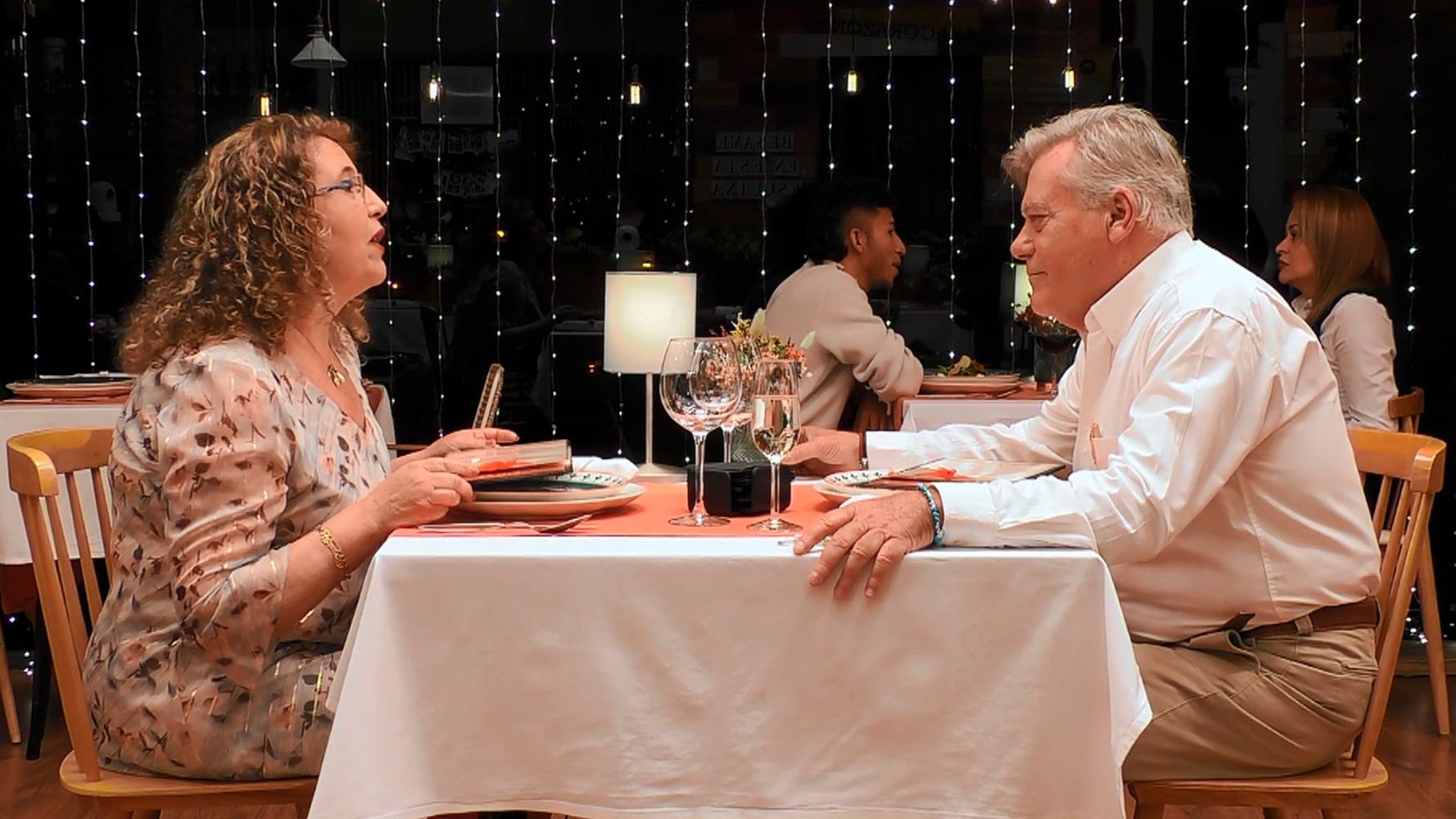 Camilo y Rosa durante su cita en 'First Dates'