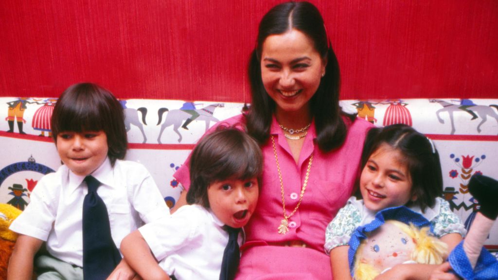 Isabel Preysler junto a Enrique, Julio y Chabeli Iglesias.