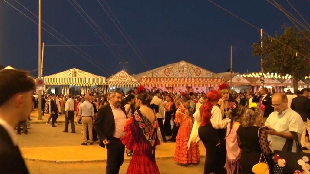 Los 'Papagorda' de la Feria de Abril: advierten que está prohibido y que puede acarrear multas