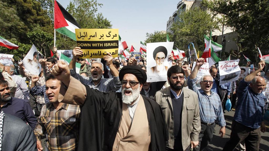 En Teherán se han manifestado miles de personas contra el ataque de Israel a la ciudad iraní de Isfahán.