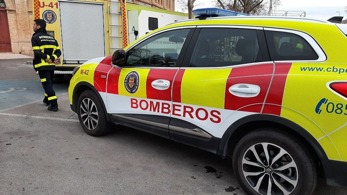 Siete heridos, entre ellos cuatro menores, en el incendio de una vivienda en Chiclana (Cádiz)