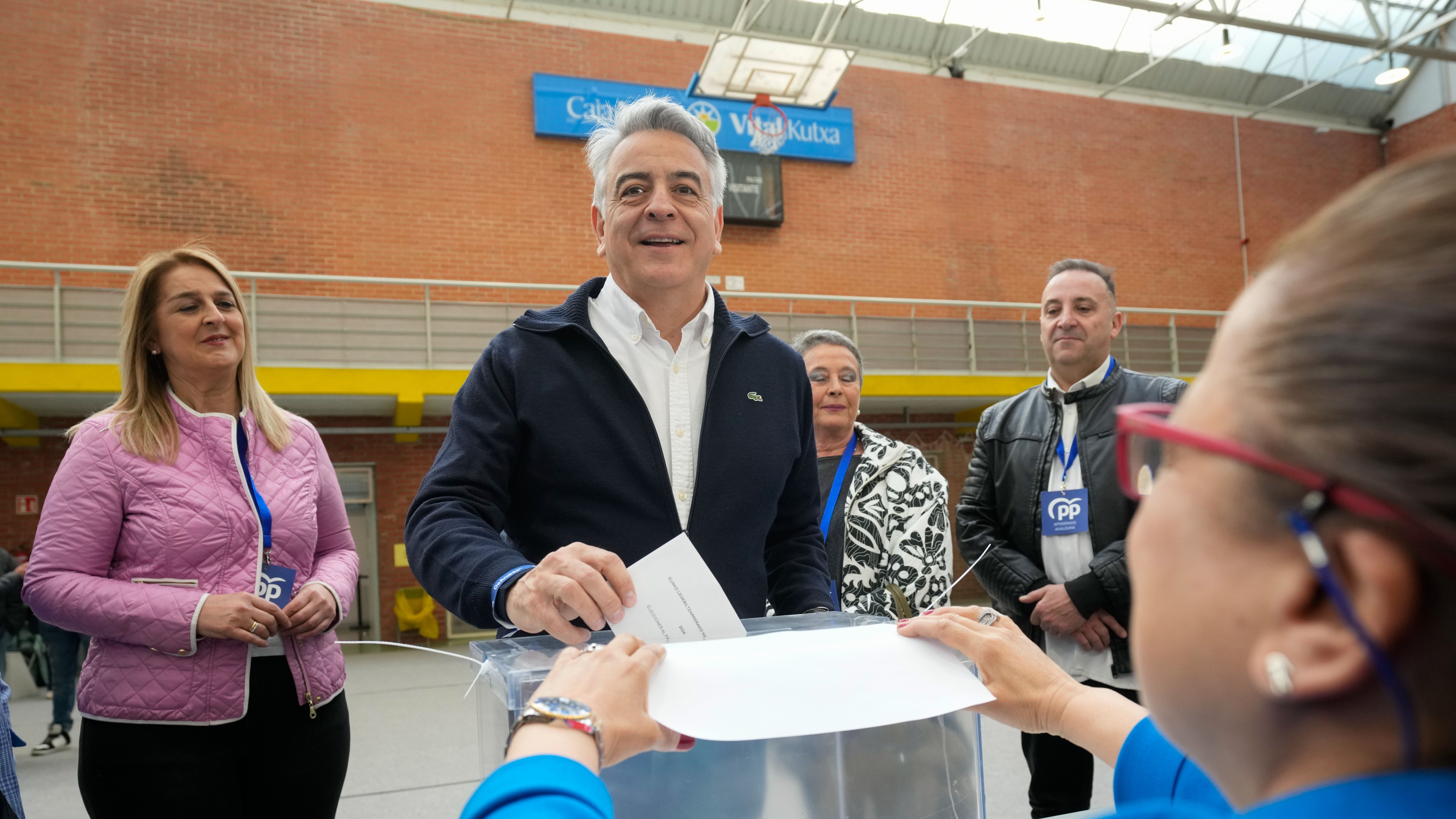 Javier de Andrés confía en lograr un gran respaldo para "ser decisivos" en el Parlamento vasco