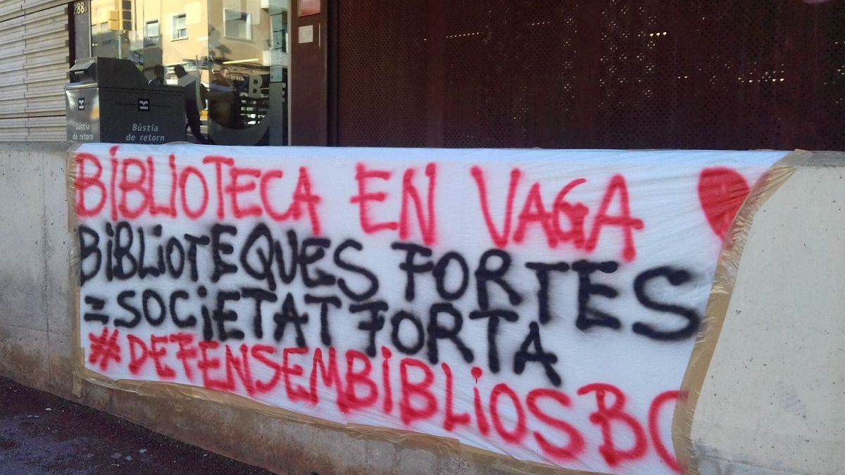 El personal de bibliotecas de Barcelona, en huelga en la víspera de Sant Jordi: "Vivir es urgente"
