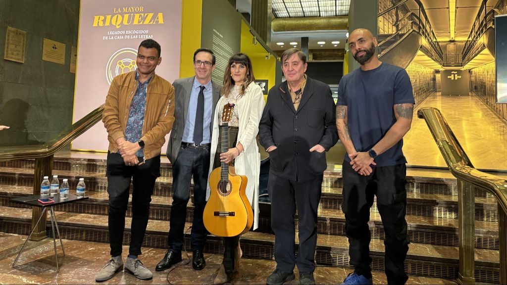 Doce artistas elijen sus canciones favoritas en español en honor al día del libro