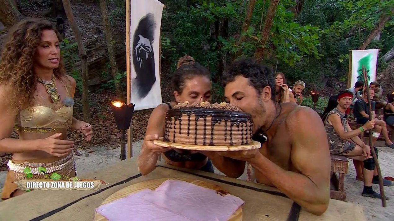 Kiko y Blanca disfrutan de lo lindo comiéndose la recompensa por haber ganado las Olimpiadas de 'SV'