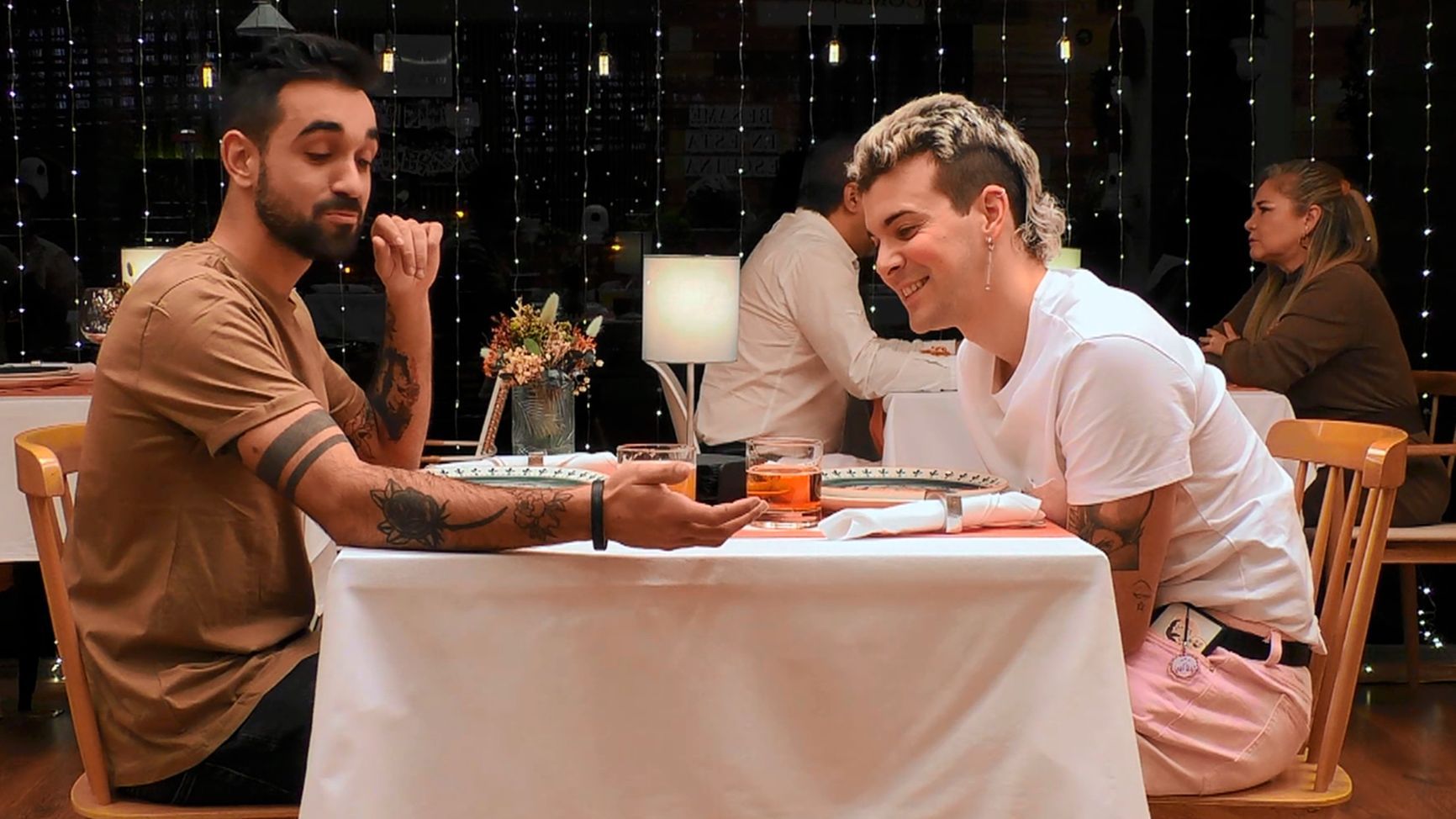 Leo y Kevin durante su cita en 'First Dates'