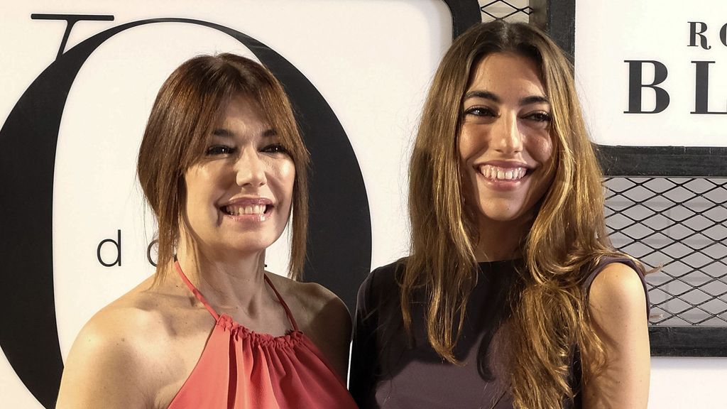 Raquel Revuelta junto a su hija Claudia.