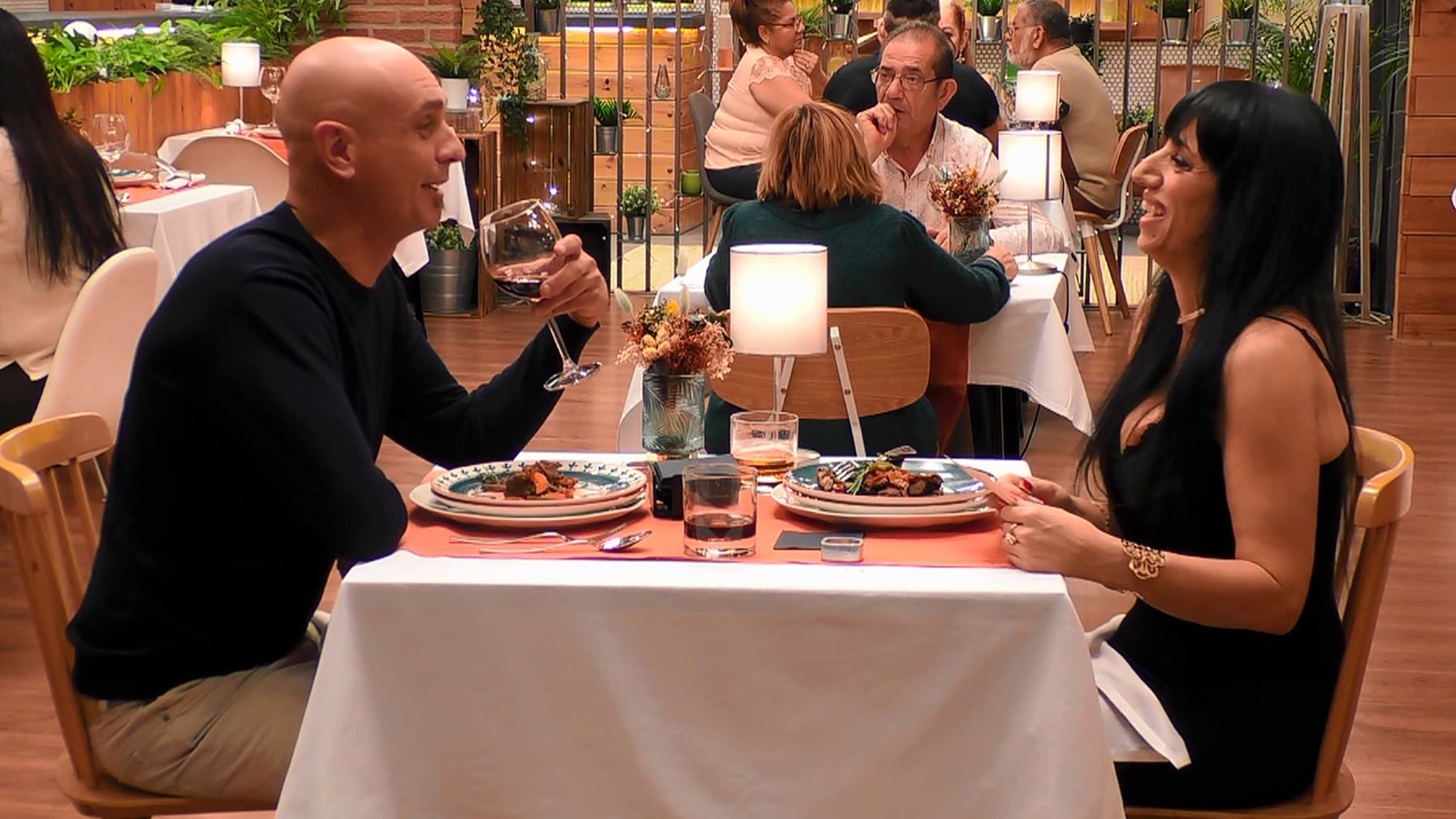 Sebas y Verónica durante su cita en 'First Dates'