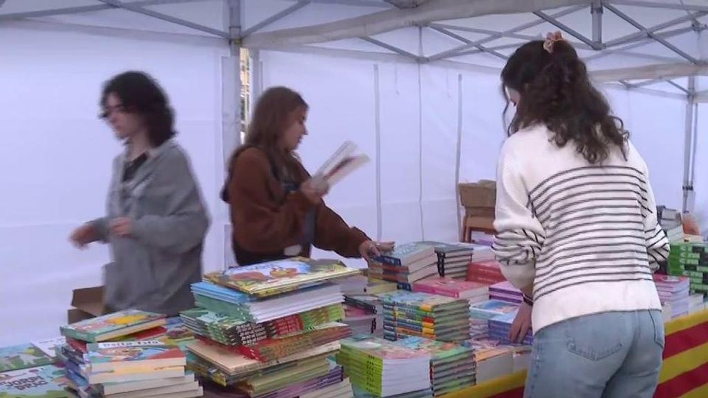 Fiesta de Sant Jordi: libreros y floristas esperan la venta de millones de libros y de rosas para este año