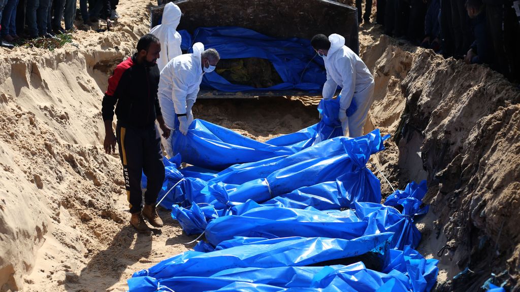 Se elevan a 300 los cadáveres hallados en la fosa común del hospital de Al Nasser en Gaza