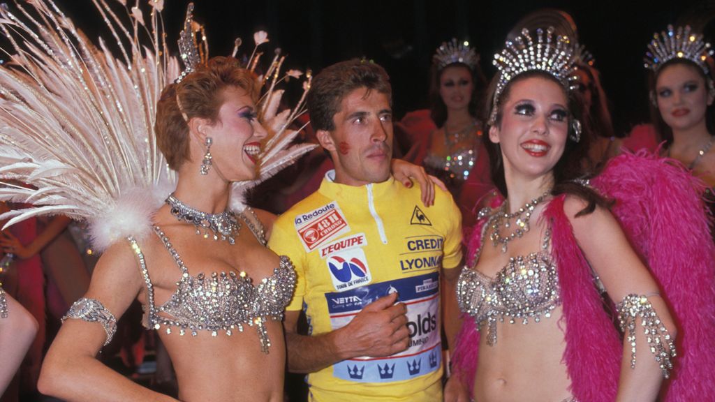 Perico, celebrando el triunfo en el Tour de Francia de 1988