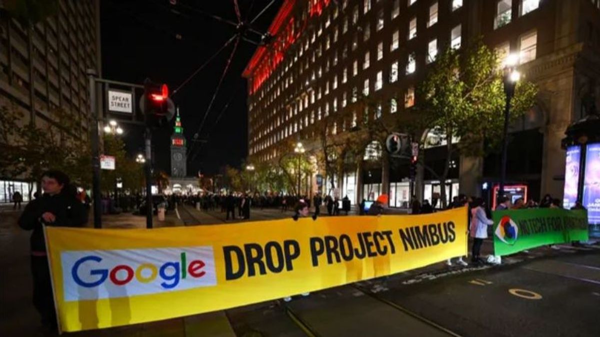 Un grupo numeroso de trabajadores de Google y Amazon en la protesta por el Proyecto Nimbus  con Israel