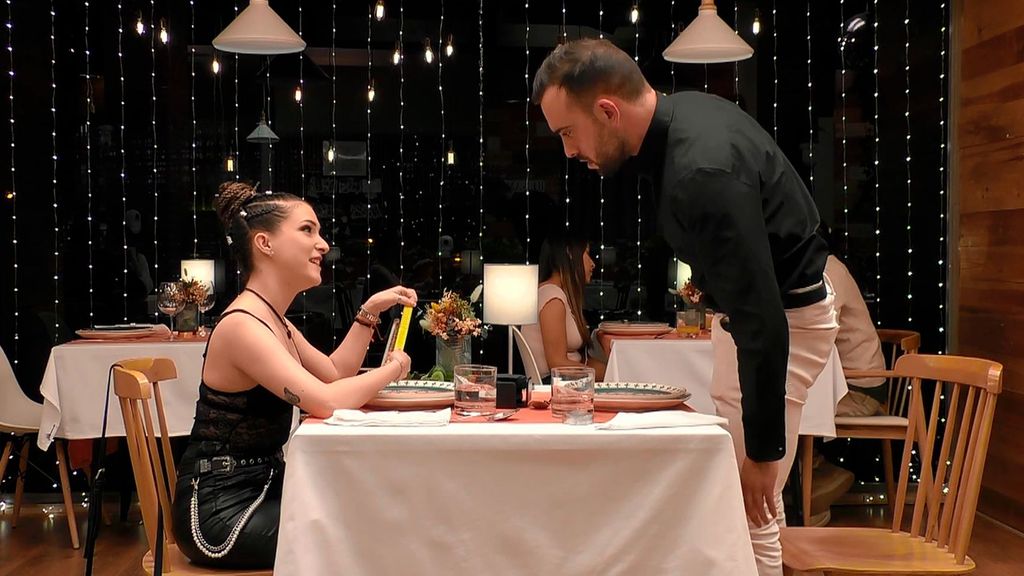 Una soltera teme que su cita se quite el pantalón en ‘First Dates’: “Madre mía, que se la saca”