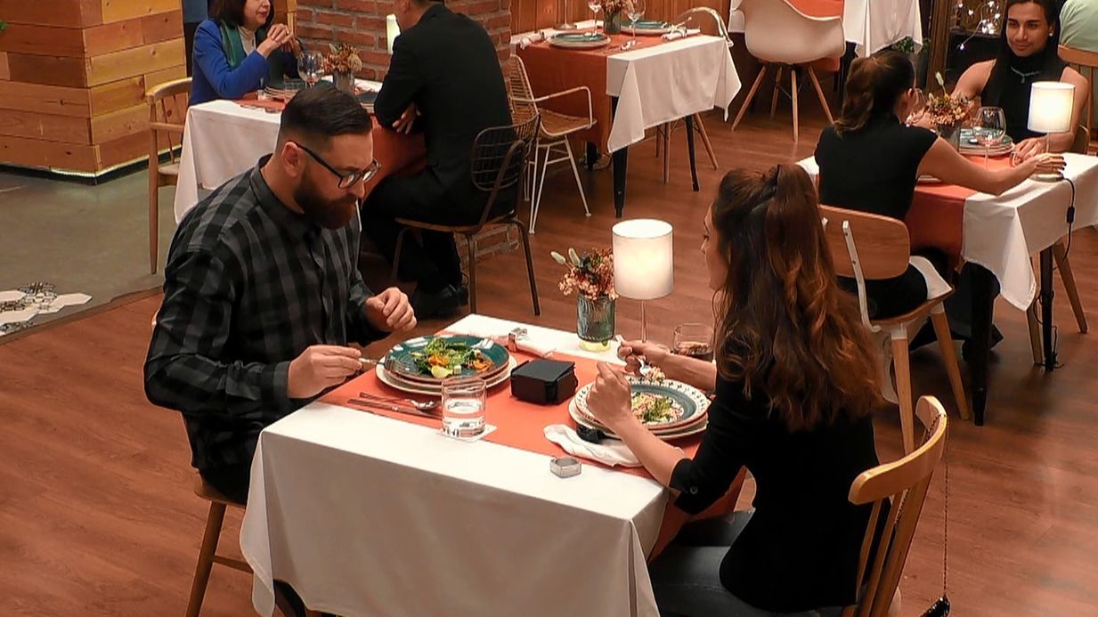 Víctor Hugo y Raquel durante su cita en 'First Dates'