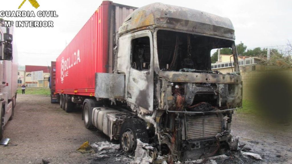 La Guardia Civil ha detenido a un hombre por incendiar dos camiones en Chiclana de la Frontera