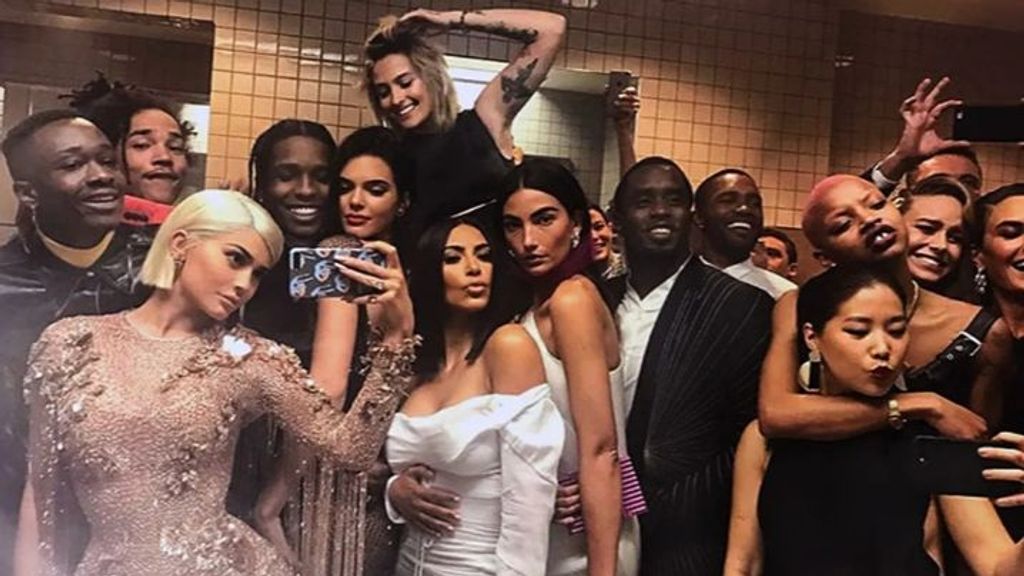 El polémico 'selfie' de Kylie Jenner en la Gala MET 2017