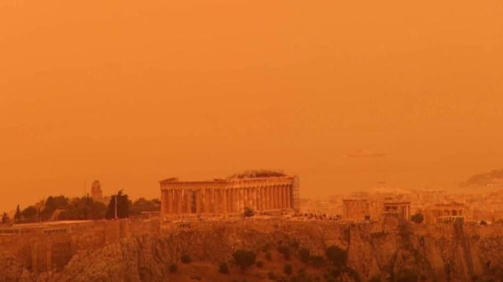 Grecia en estado crítico: así es la situación de Atenas con una gran nube de polvo y numerosos incendios