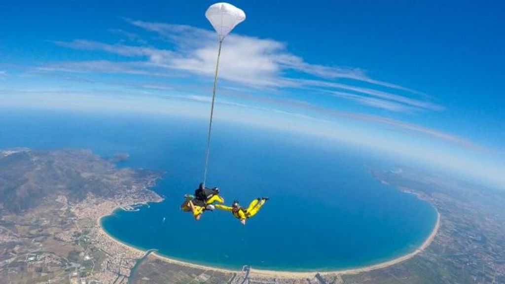 Los mejores lugares de España para tirarse en paracaídas: dos municipios catalanes, en cabeza