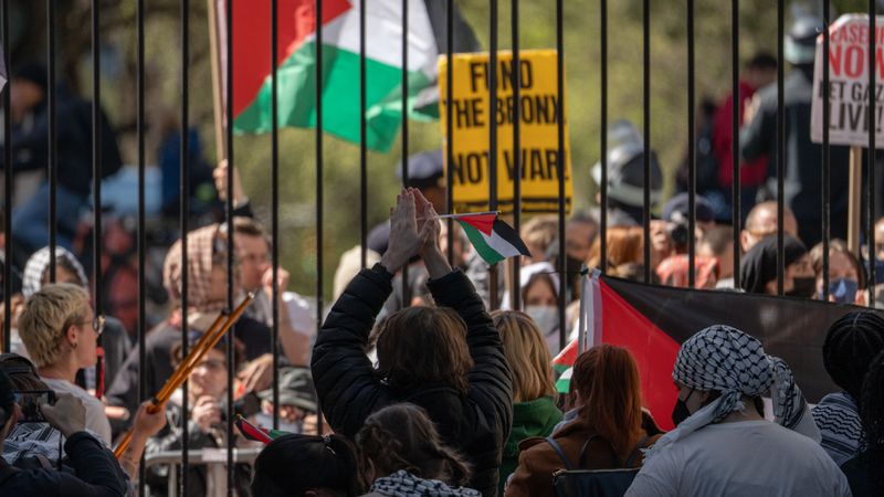 Los universitarios se rebelan contra la política de EEUU en la guerra ...