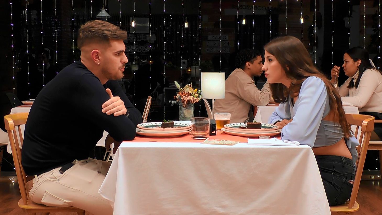 Alejandro y Cristina durante su cita en 'First Dates'