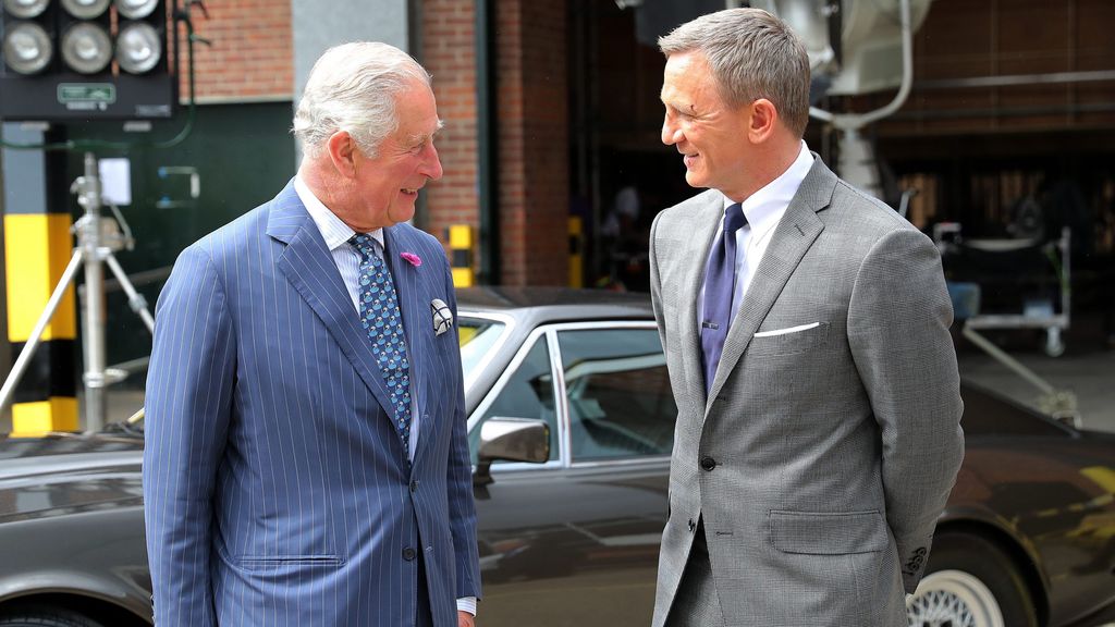 Carlos III y Daniel Craig saben cómo llevar bien la chaqueta