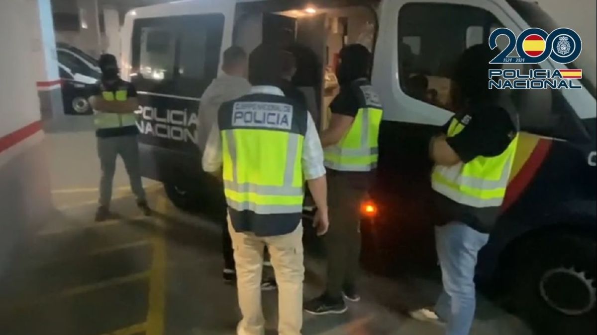Cinco detenidos por agredir e insultos racistas  a un hombre en el aeropuerto de Málaga